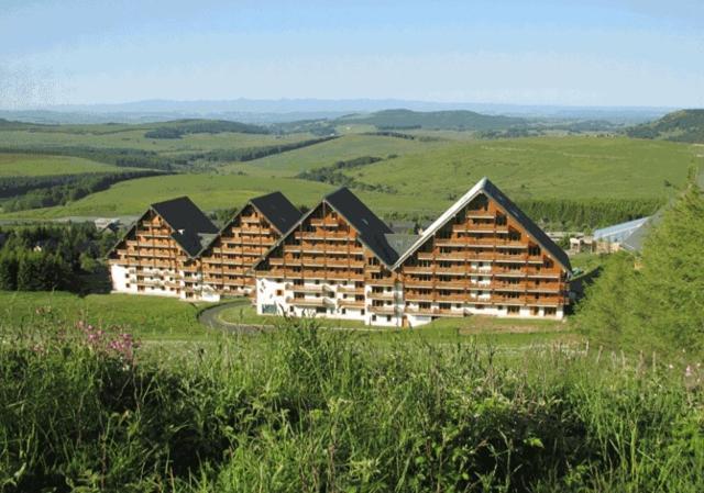 Super-Besse Charmant T2 Avec Piscine Chauffee & Parking Couvert Besse-et-Saint-Anastaise Exterior foto